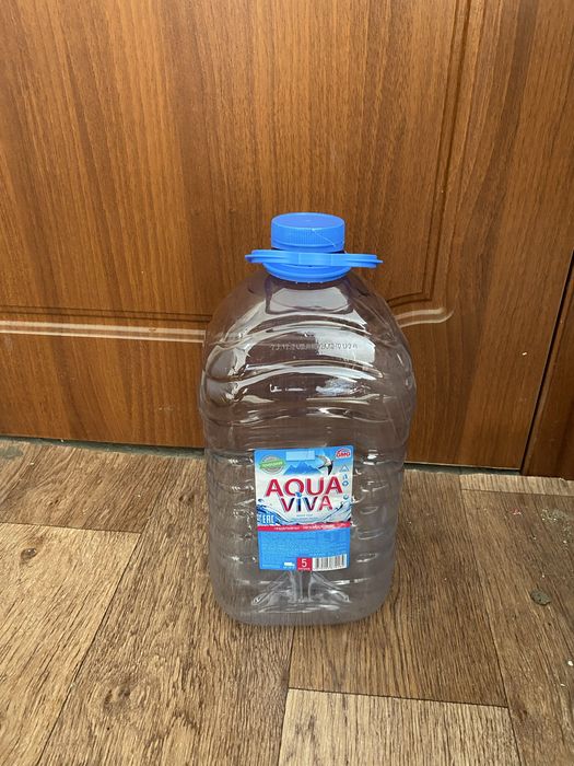 Продам пустые чистые бутылки 5л