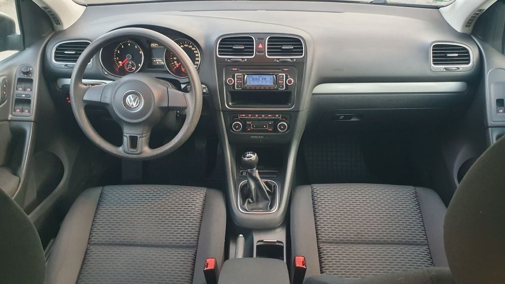 Golf 6 Euro 5 1.6 MPI 102 CP 181.000 km T.U.V.Dublu climatronic incalzire in scaune