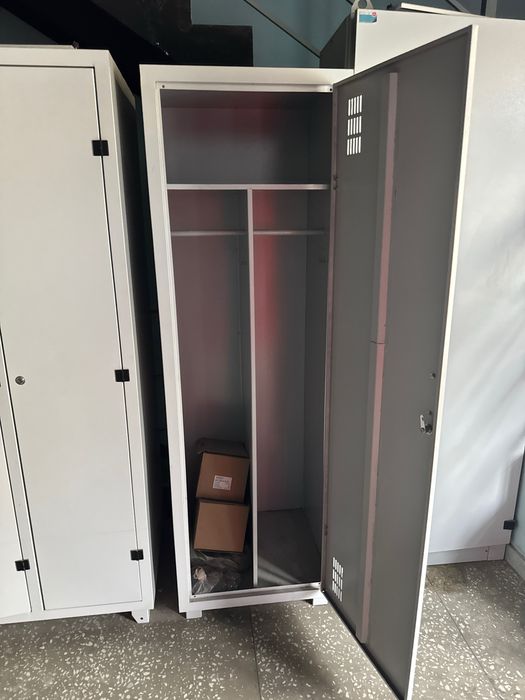 Шкаф раздевалка.