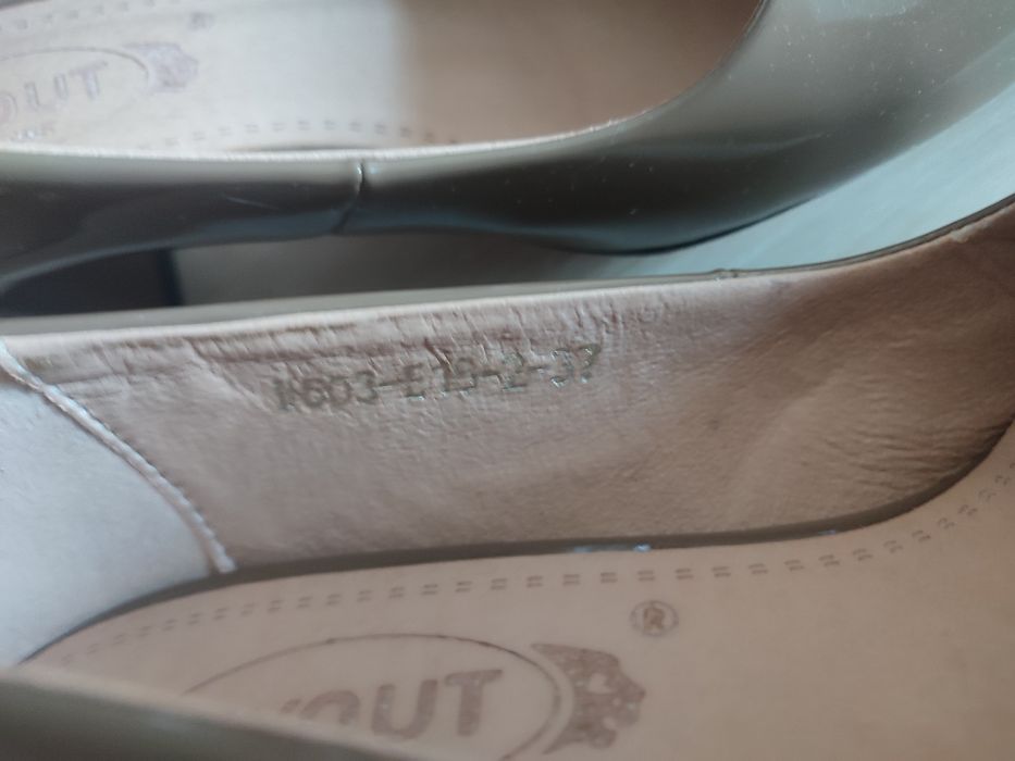 Продам женские туфли