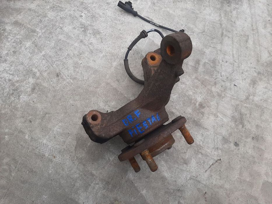 fuzeta dreapta fata  ford fiesta 6 1.6 tdci