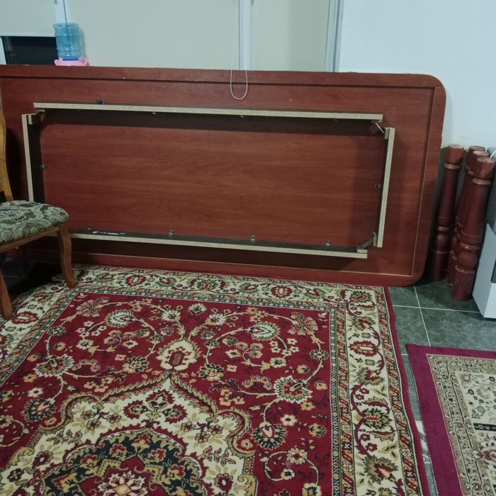 Екі үлкен стол сатылады тиімді бағада.