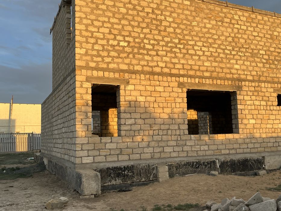 Салынып жатқан үй сатылады