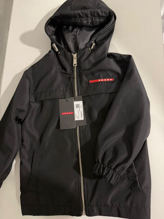 Vand geaca si blugi pentru baieti