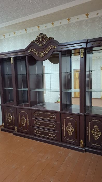 Стенка сотилади  холати яхши   коп турмаган  б/у 500 минг сом