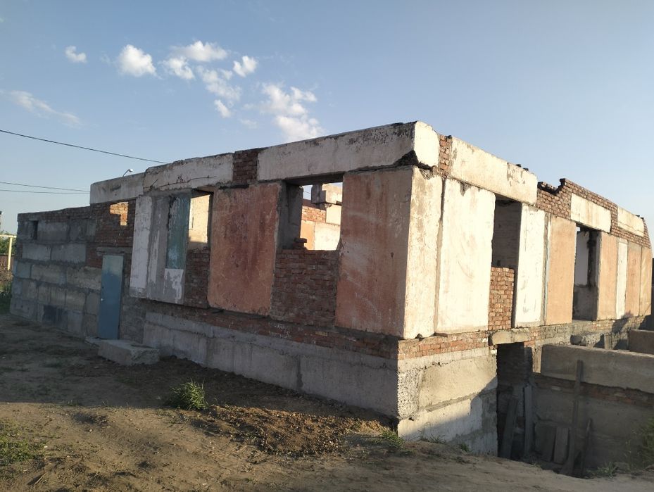 Продам не достроенный дом