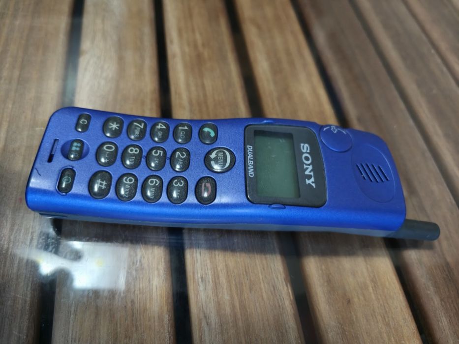 Мобильный телефон GSM SONY