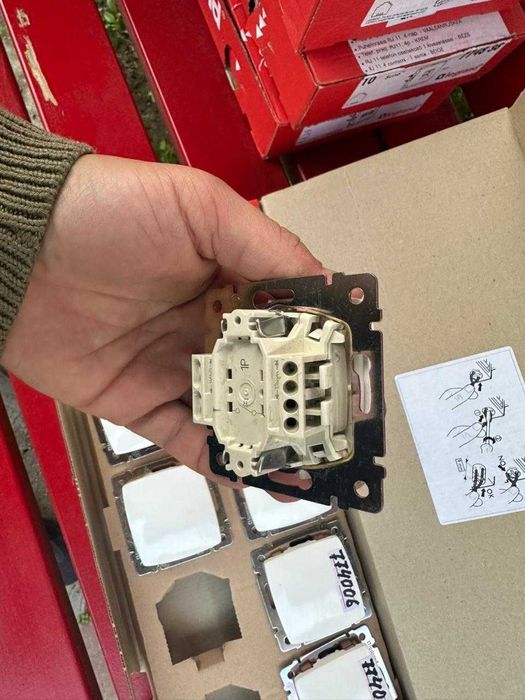 Разетки включатели