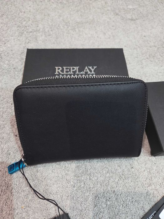 Оригинални портфейли Replay