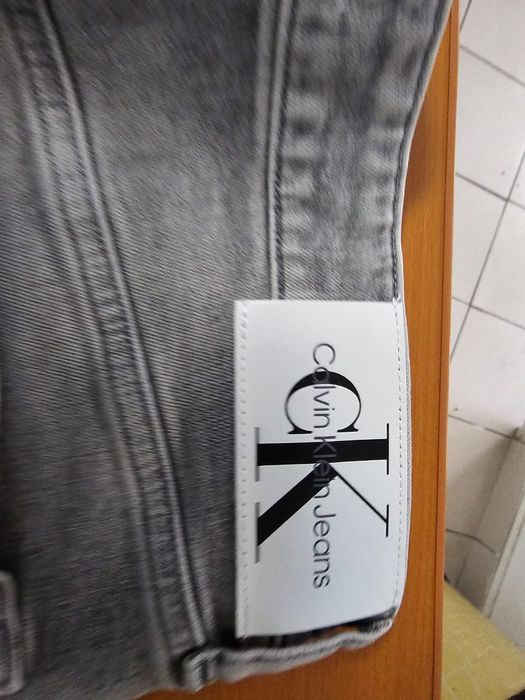 Vjnd Blugi Calvin Klein w 33-L32