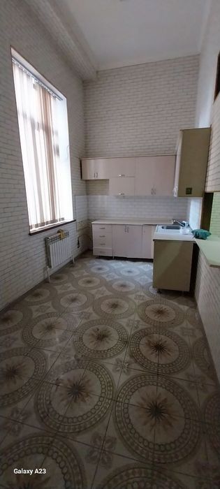 Арендага помешение 8 хоналик 1 этаж Рудакий кучасида жойлашган.Агентст