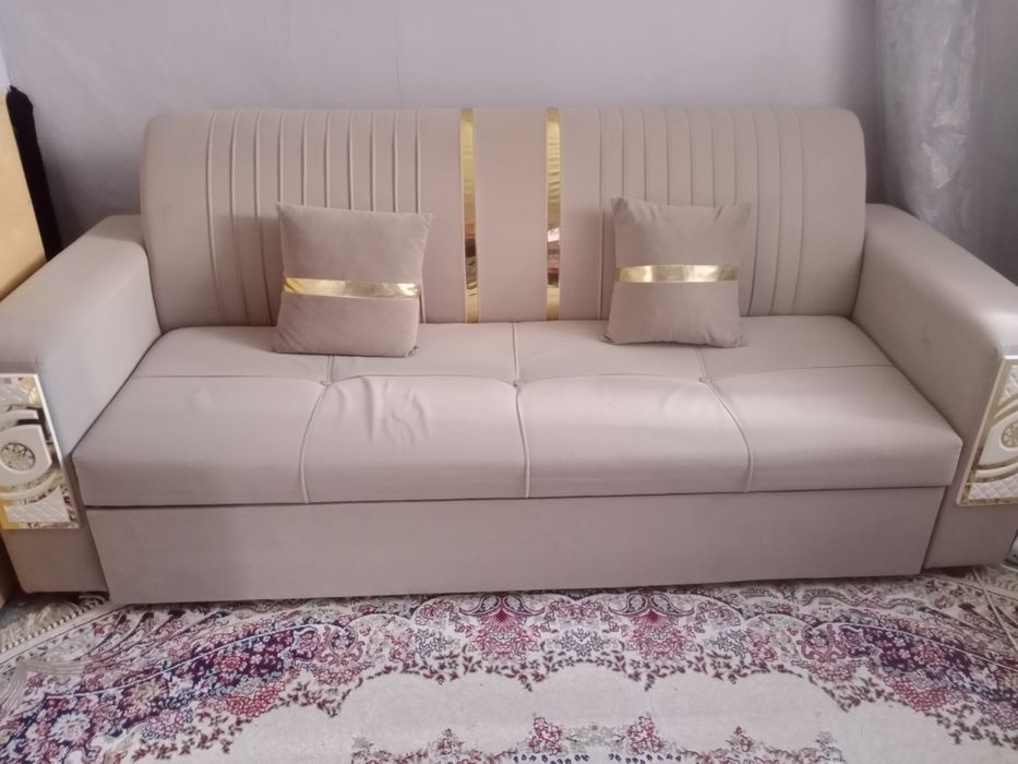 Диван в хорошем состоянии