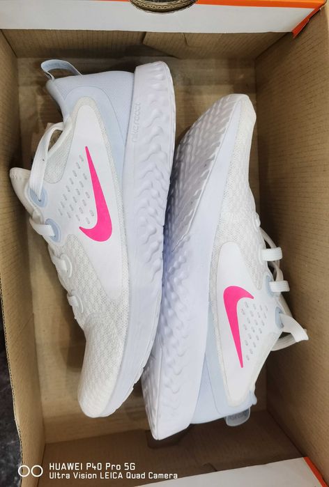 НОВИ Nike маратонки