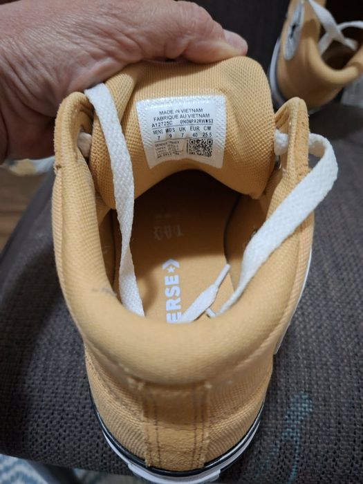 Продавам кецове Converse