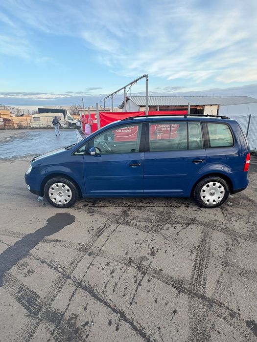 Vând Volkswagen  Touran
