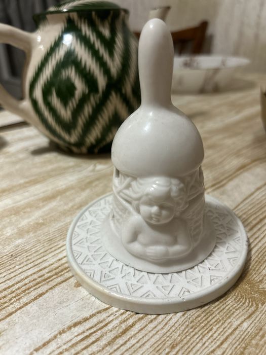 Милый фарфоровый колокольчик с ангелом