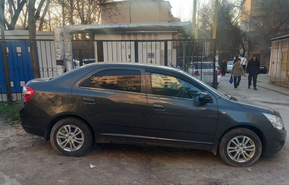 Кобальт мокрый асфальт