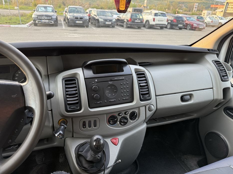 Vand Opel Vivaro cu 6 locuri