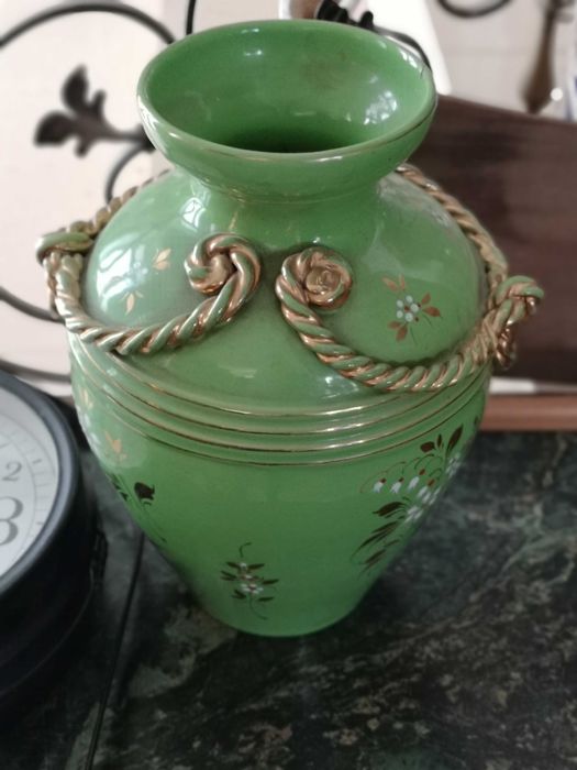 Comoda , tablouri , oglinzi  , canapele , elemente de decor