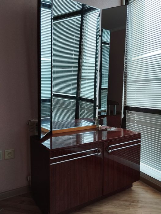 Продам Зеркала Трюмо