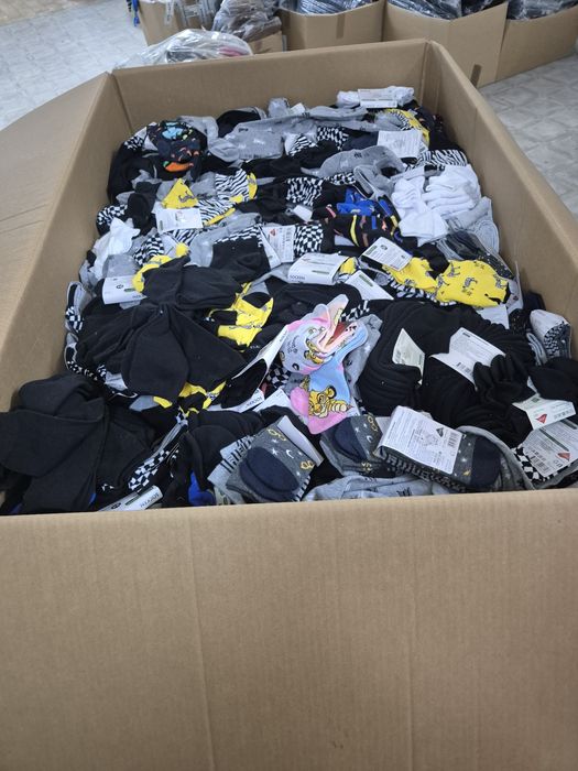 Vând șosete noi la kg