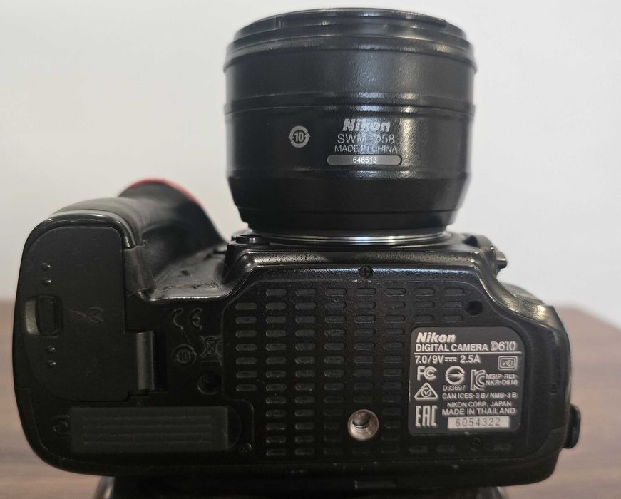 Nikon D610 Full Frame + obiectiv Nikkor 50mm