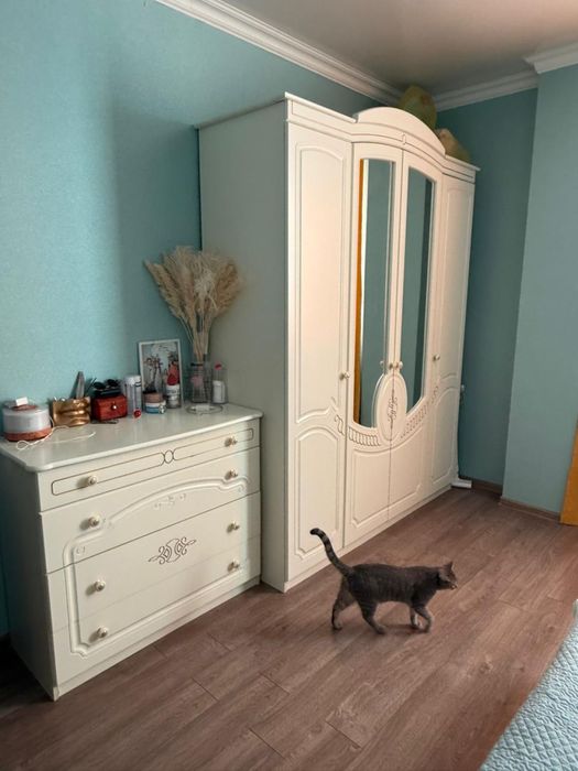 Продаю спальный гарнитур