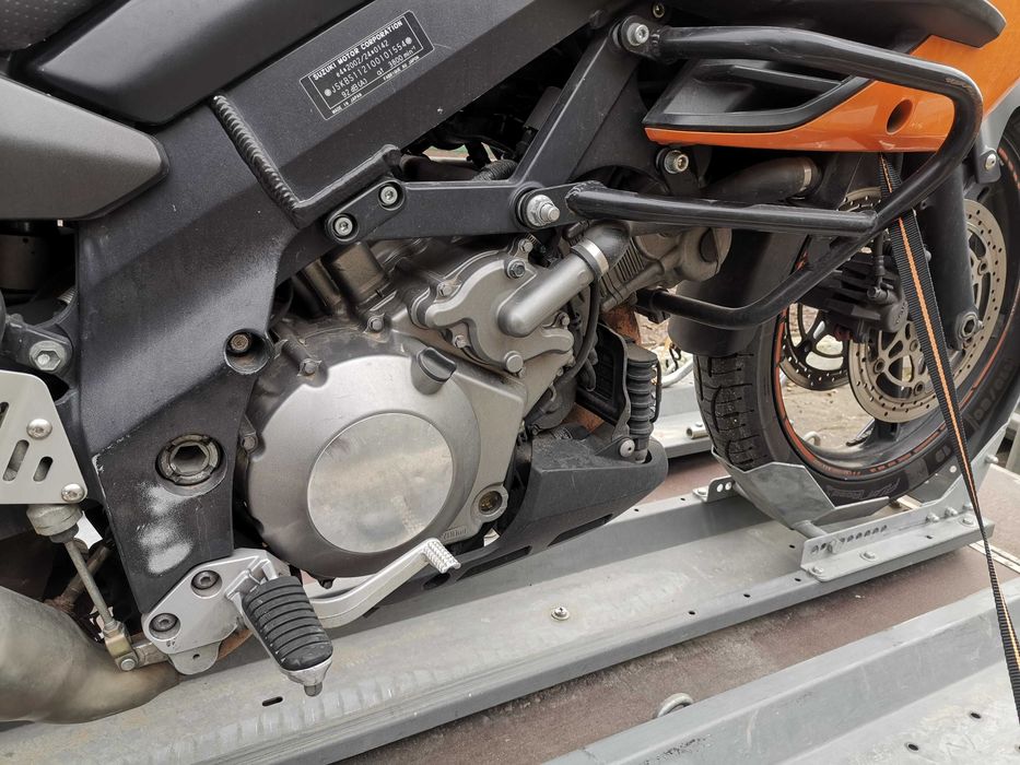 Motocicleta Suzuki V-Strom 1000