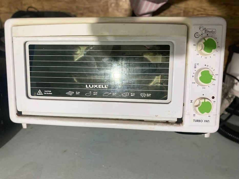 Духовку продаю !