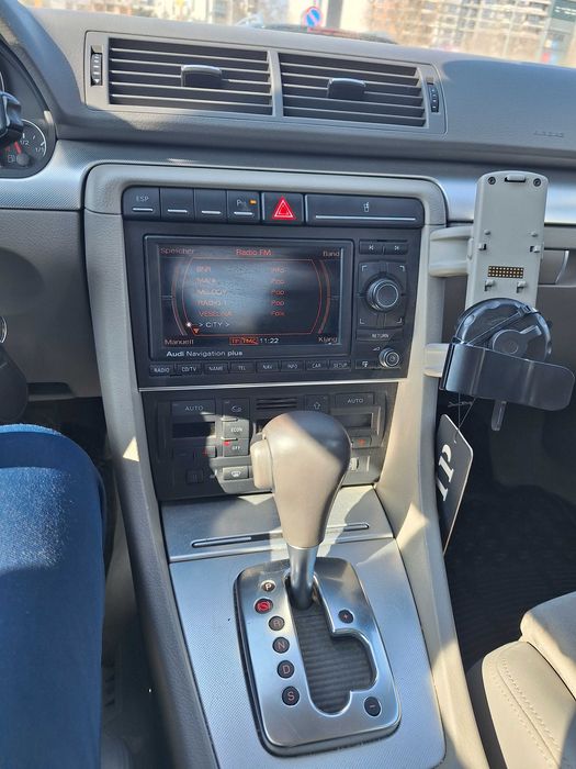 Продавам АУДИ А4