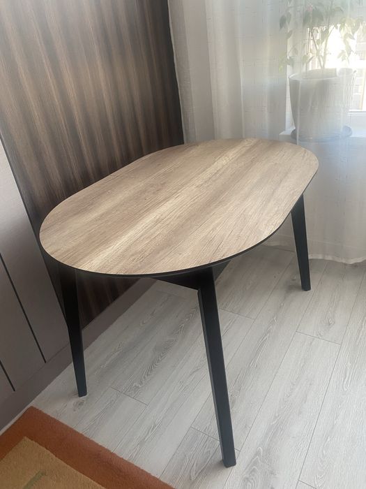 Продам обеденный стол