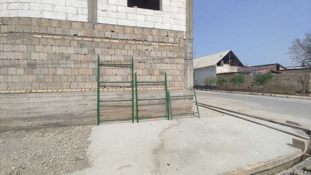 biz bilan qoling, biz o'z lesalarimizni ijarasini boshladik/