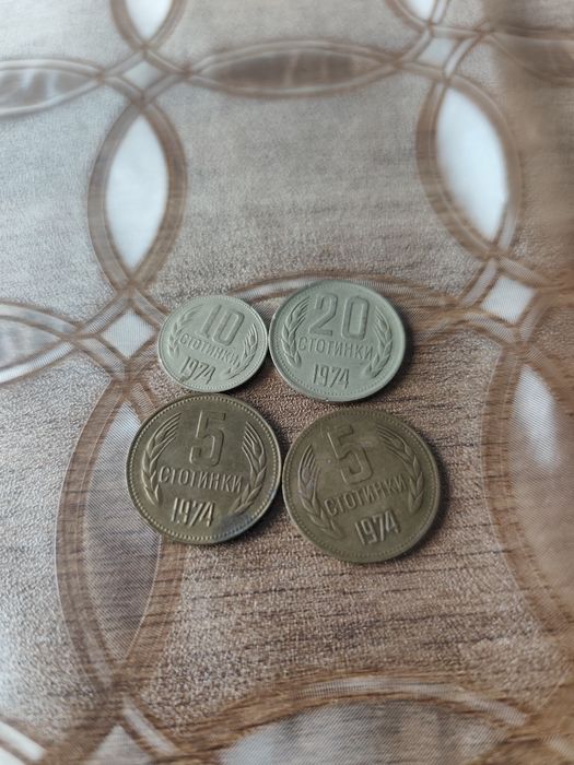 Продават се стари монети