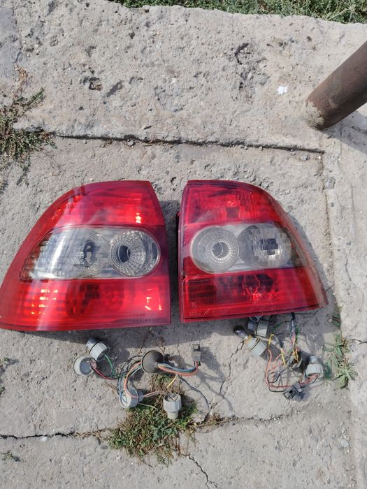 Продам задние фанари приора 1. 5000т.