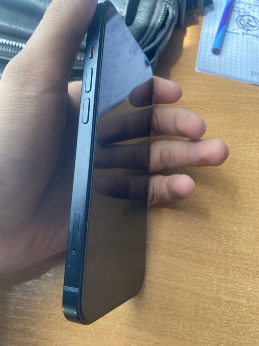 Продам Iphone 13