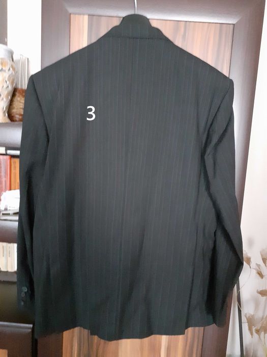 Официални мъжки костюми от 35 до 45 Евро.