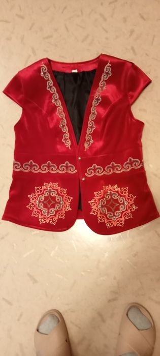 Продам красивую жилетку