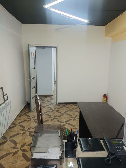 Юнусабад-4 квартал Шохсарой сдаётся офис с мебелью 18м2 .220 у е