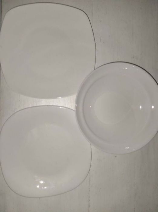 Посуда красивая,разная.