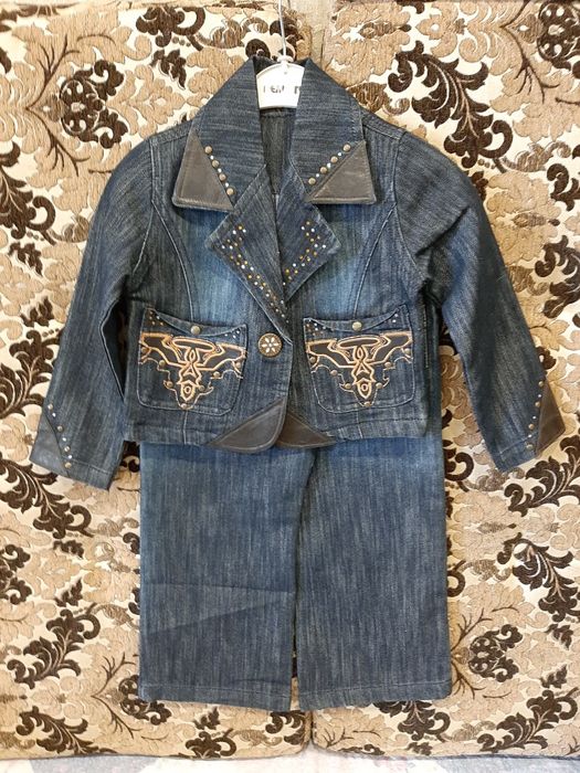 Костюм джинсовый. Плащь. Куртка безрукавка. Турция.