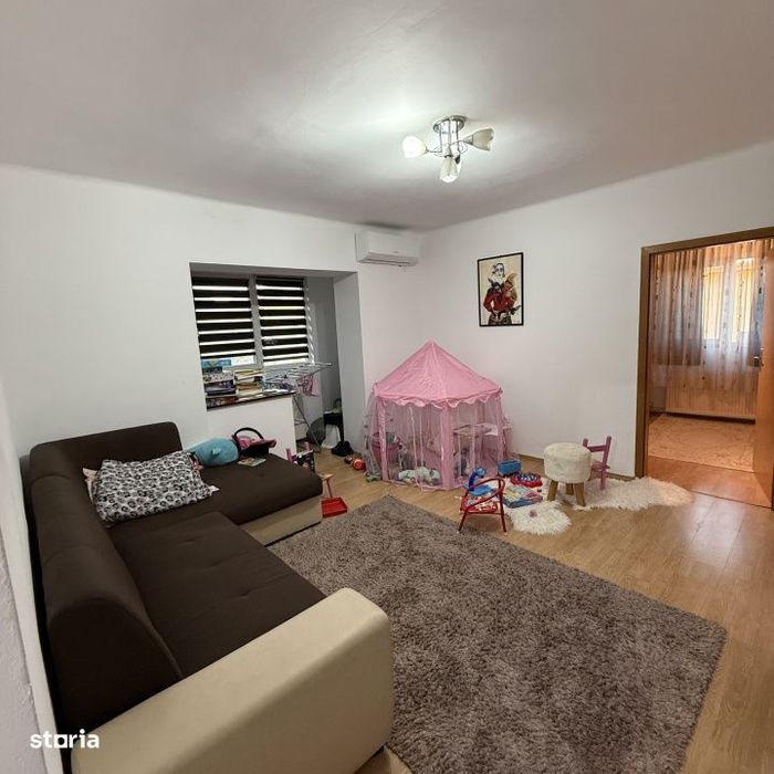 Apartament cu 3 camere, etaj 3 din 3, Zona Bilascu