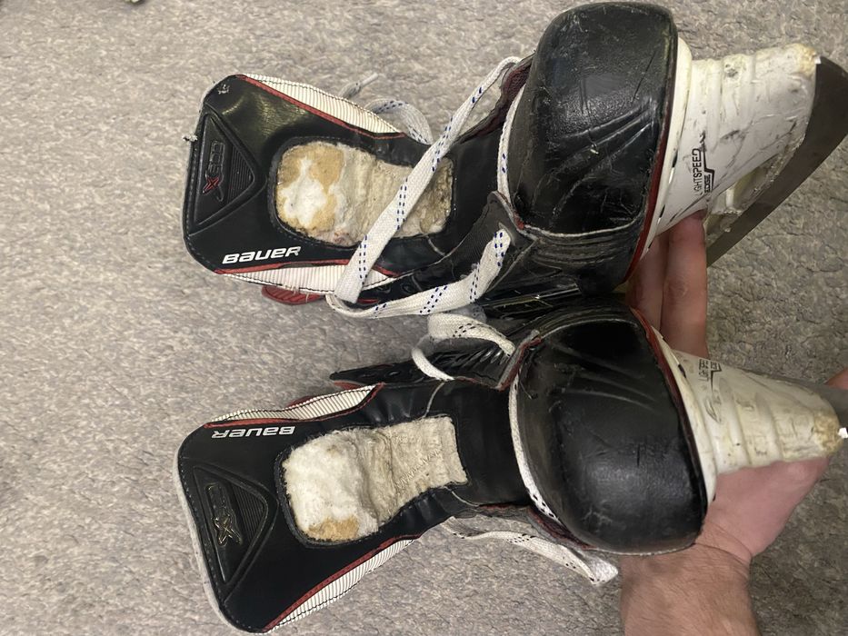 Коньки хоккейные