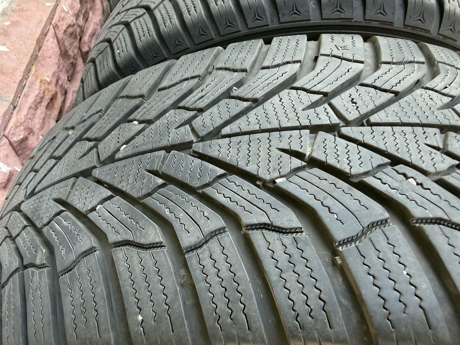 225/50 R17 98V Kumho WinterCRAFT 4 buc