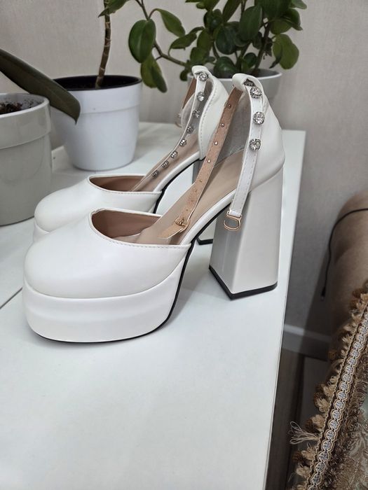 Продам новые туфли