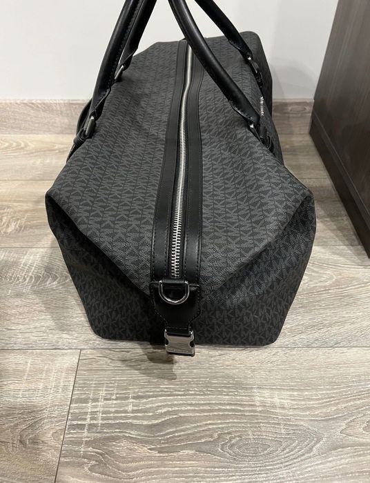 Michael kors-пъническа чанта