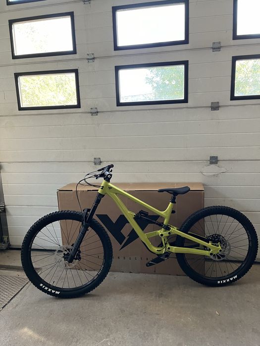 YT Capra core 1 (2024) L