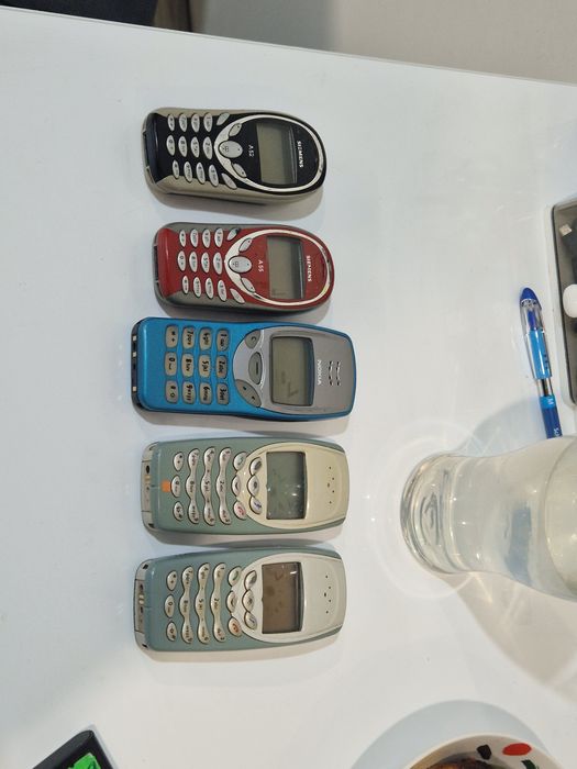 Telefon perfect funcțional special pentru colecție