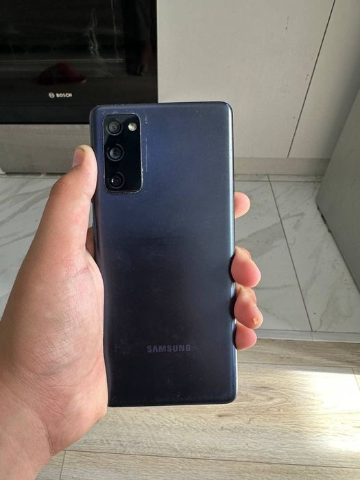 Продам Samsung Galaxy S20FE срочно