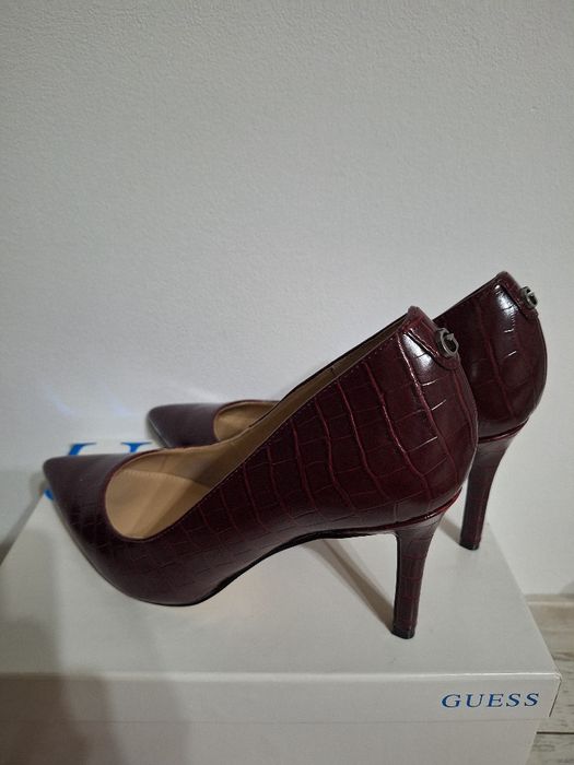 Pantofi guess , mărimea 41 , toc 8,5 cm.,noi.