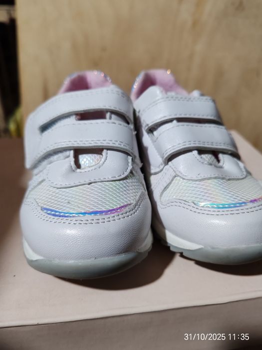 Кроссовки на девочку